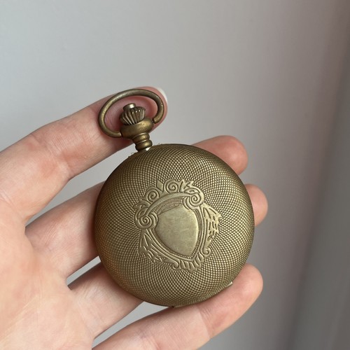 Vintage etched shield gold - etched,