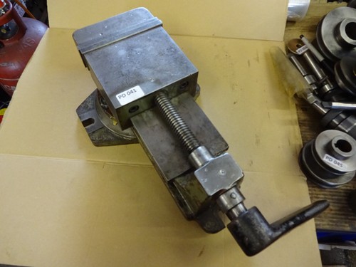Swivel milling machine - machine, vice