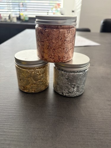 Gilding flakes gold - in,