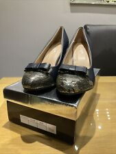 R & B NAVY AND GOLD SHOES EU