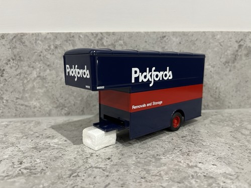 Corgi luton van - corgi, body