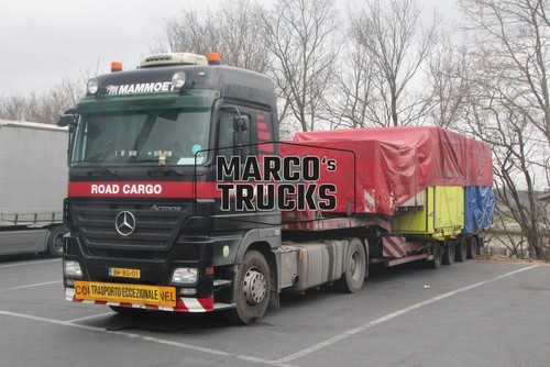 Truck photo mercedes benz - truck,
