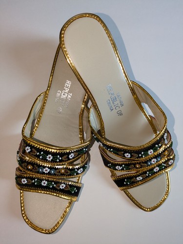 Asian women black and gold - asian,