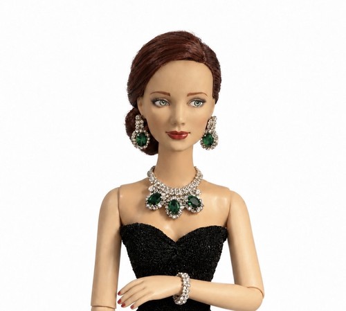 Robert tonner doll - tonner, 16”