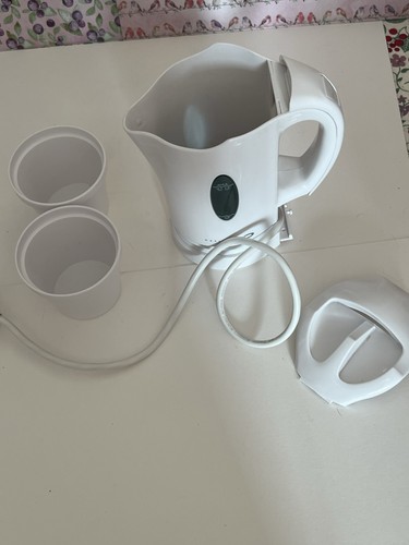 White travel kettle - white,