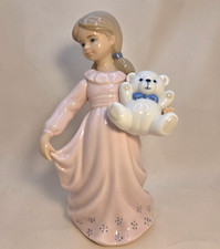 Leonardo Collection “Off To Bed” Annie Rowe Figurine – Girl with Teddy – ~18 cm