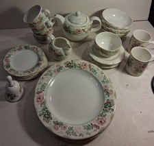 Royal Doulton Expressions Fine China Bronte Tea Service And x3 Dinner Plates