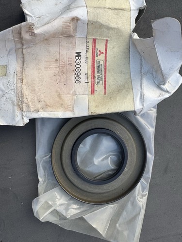 Outer hub seal for fuso - outer, canter