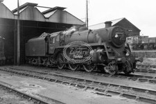 PHOTO  British Railways Steam Locomotive 76067 Class 4MT at Nine Elms  in 1960s