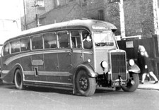 Early Barton Bus Photo Draycott Derbyshire Woman Street 