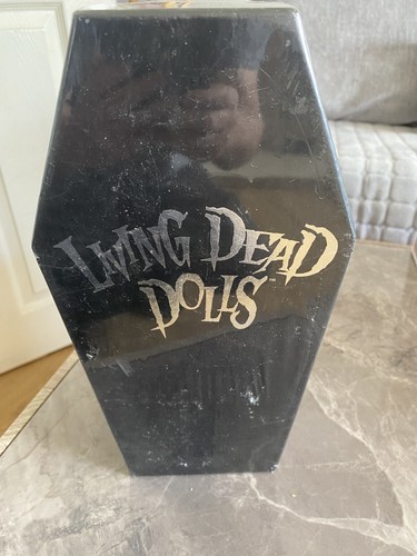 Living dead dolls series - living,