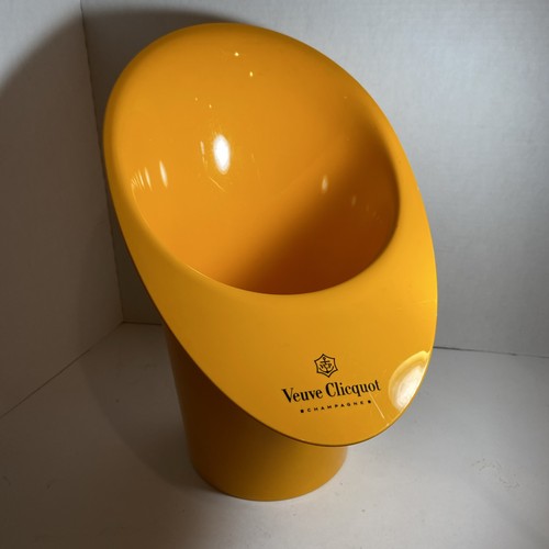 Veuve clicquot champagne - clicquot,