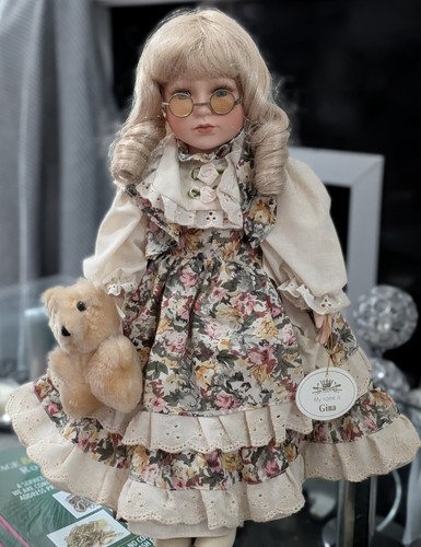 Porcelain collector doll gina - porcelain,