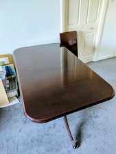 Mahogany Extending Dining Table.  Seats 6 and 8 easily 