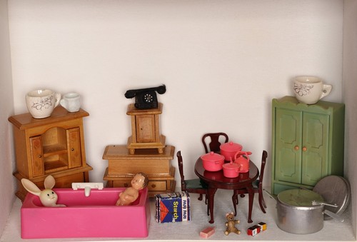 Vintage job lot dolls - job, house