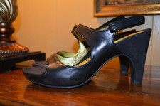 Women's Tsubo black leather