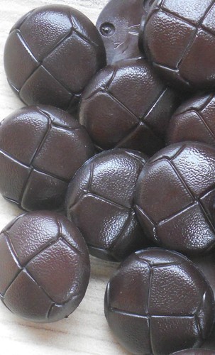 Buttons brown football - brown, 5
