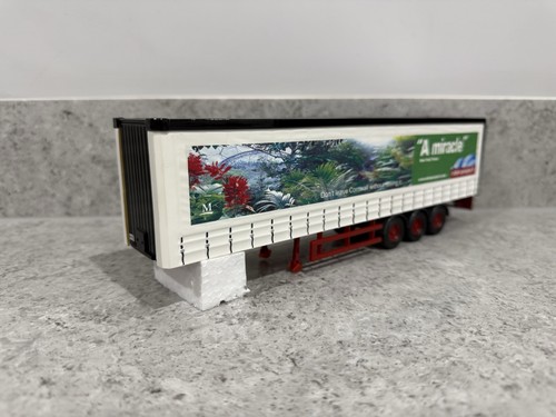 Corgi tri axle curtainside - -,