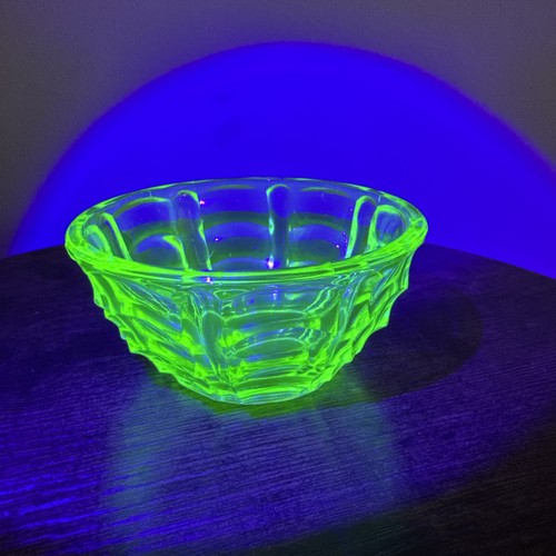 Green uranium bowl - uranium, glass