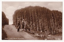 c.1920 RPPC: TOURISTS at the GIANTS LOOM, GIANTS CAUSEWAY - Antrim, N. Ireland