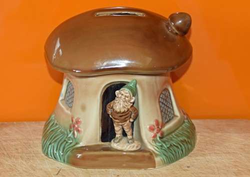 Wade toadstool moneybox with - toadstool,