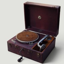 ANTORIA Vintage 1920s Dark Red