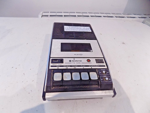 Sanyo m2533 portable cassette - portable,