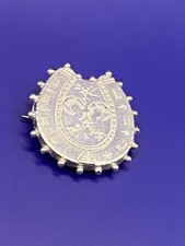 Silver horse shoe brooch with