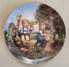 MI HUMMEL DISPLAY PLATE