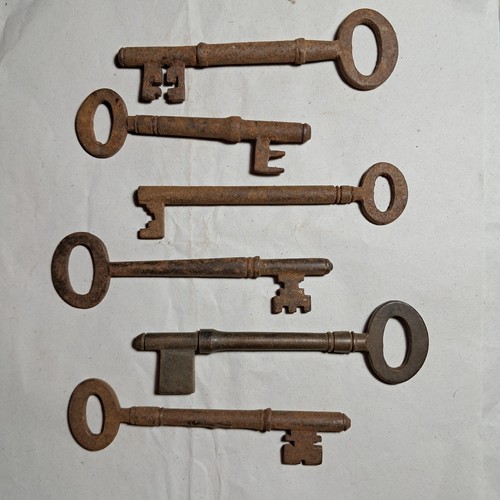 Vintage key bundle worn - vintage, x6,