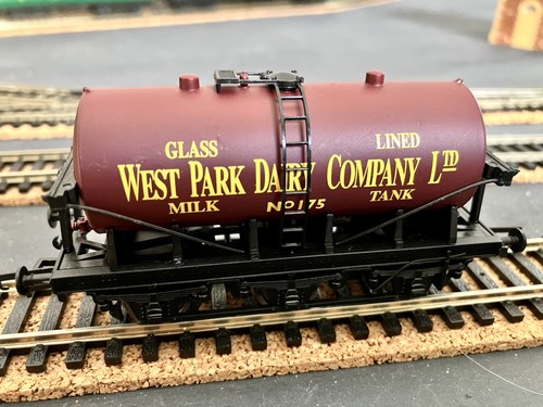 Hornby r6535 milk - milk, tank