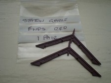 00 HORNBY SPARES STATION GABLES RED 1 PAIR