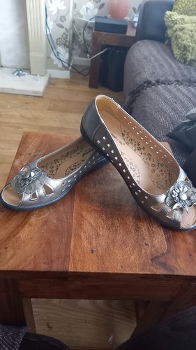 Ladies cushion walk pewter - cushion,