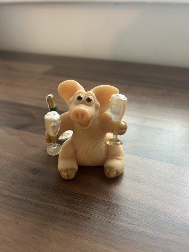 Piggin pig figure happy - piggin’,