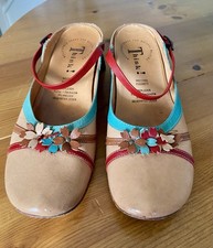 Think! Ladies Retro Shoes Size