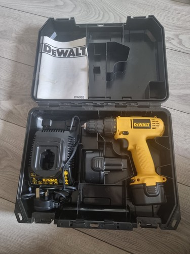 Dewalt drill set with - drill, 2