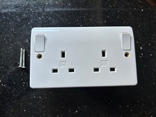 MK LOGIC PLUS 13A 2GANG DP SWICHED PLUG SOCKET WHITE - USED