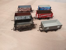 Wagons 6 x 00 Gauge Peco