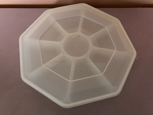 Section nibble tray lid - &,