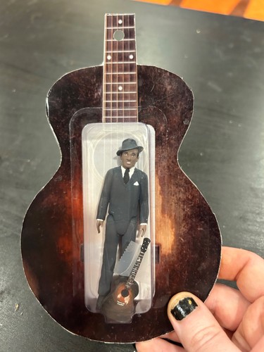 Robert johnson guitar - johnson, action