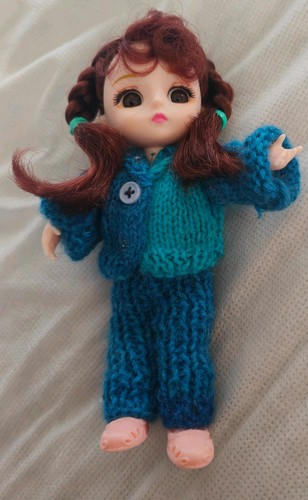 Gorgeous jointed doll - gorgeous, in