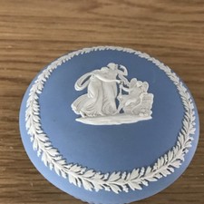 Vtg WEDGWOOD BLUE JASPERWARE Round With Lidded Dome TRINKET BOX Made In ENGLAND
