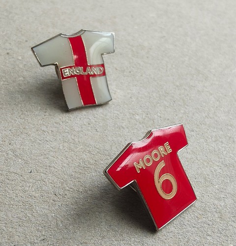 England shirt pin badge