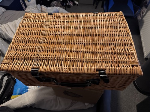 Picnic basket hamper - (empty),