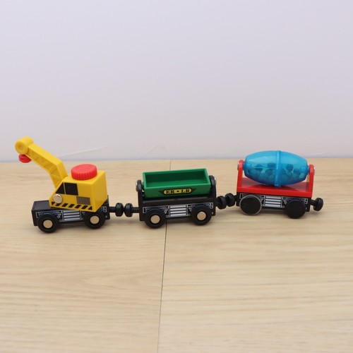 Wooden train track crane - track, wagon