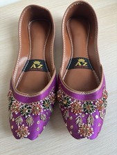 Women’s Purple Flower Khussa
