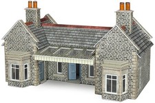 Metcalfe PN915 N Gauge Little Cardleywick Station Card Kit