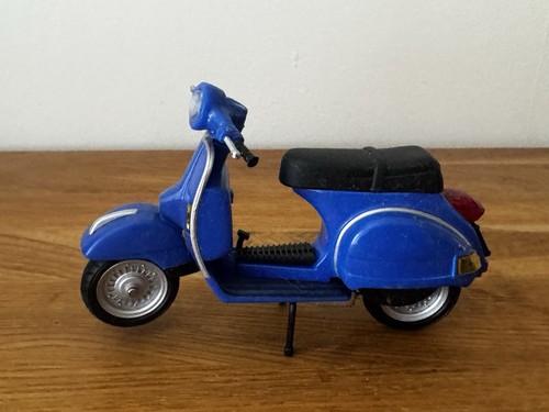 Unbranded diecast vespa - 1/18,