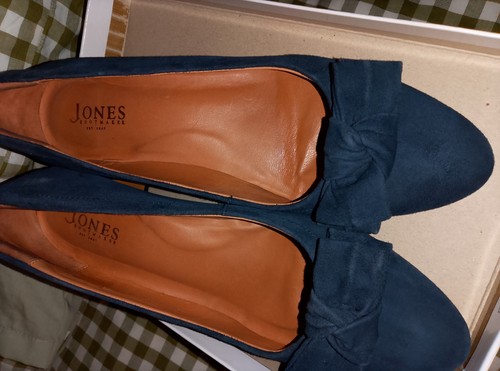 Ladies size jones - 6, navy