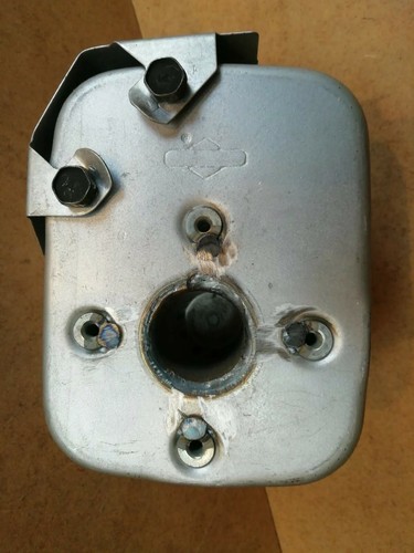 Briggs stratton muffler - &,